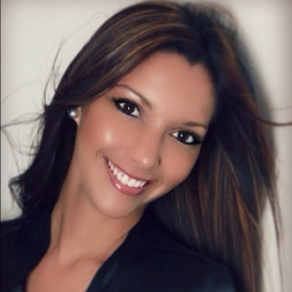 Meet your Posher, Laura - Picture 1 of 1